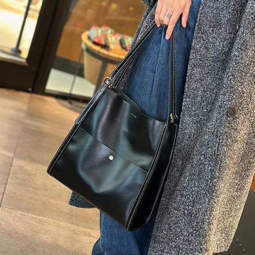 Japanese Tote Bag Women's Large Capacity 2025 Spring and Summer New Commuting Genuine Leather Women's Bag Bucket Bag Versatile Cowhide Shoulder Sunset Yellow