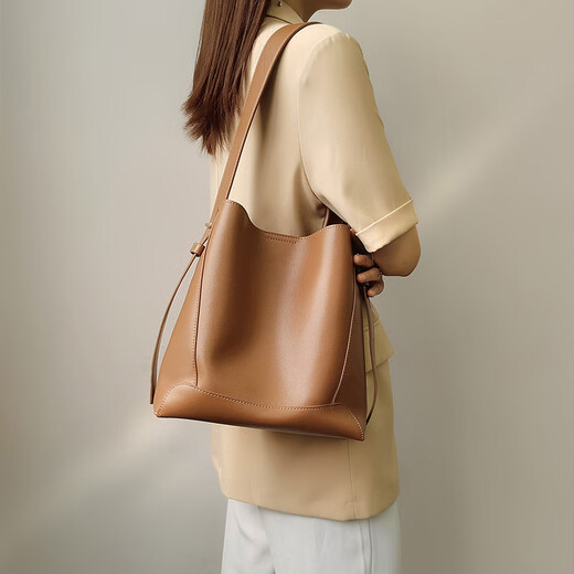 Bucket Bag Women's Large Capacity Lightweight Genuine Leather Bag 2025 New Single Shoulder Crossbody Bag Commuting Tote Senior Mom Milk Tea Brown (3 Hole Shoulder Strap)