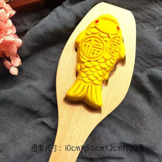 New wooden baking mold for Chinese New Year steamed steamed buns with fish-knocked noodles and fish-printed steamed buns wooden molds. Defective items - random styles - mind taking photos with caution.