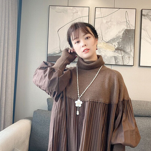 Pearl necklace long Korean version fashionable and versatile 2021 new shell flower pendant hanging chain clothes chain accessories white