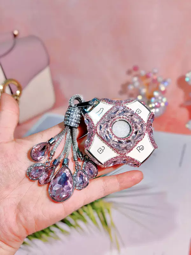 Yusenyi is suitable for Dongfeng Yipai 007 key cover 2024 new e008 four-wheel drive car remote control protection bag buckle Gemstone pink + pure pink mini bear + diamond ring round rope