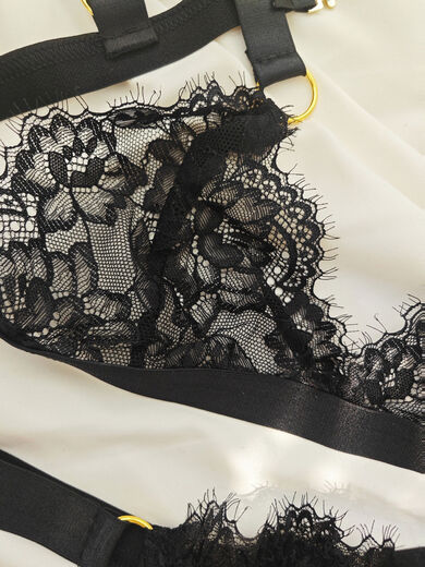 Japanese men's lace temptation underwear sexy cross-dressing CD set breathable thong TS bra men's and women's bra black suit 110-145Jin Jin equals 0.5 kg one size