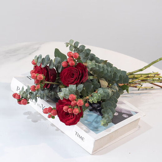 Rose Mixed Package Classic Red Rose Mixed Flowers Small Bouquet Surprise Blind Box Flowers Yunnan Base Straight Hair 10 Random Roses + 5 Red Beans + 10 Random Grass Flowers