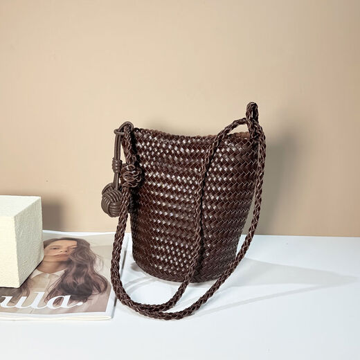 Pomelo Genuine Leather Handwoven Bucket Bag for Women 2025 New Single Shoulder Underarm Bag Crossbody Bag Beach Bag White Small Size