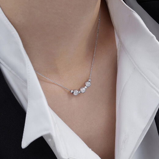Lukfook Jewelry Platinum 950 Sparkling Flower Beads Platinum Necklace Set Chain for Gifts Price F63P0045DS 4.17g (including labor cost 450 yuan)
