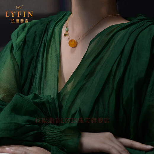 Layun Feiyin natural Russian beeswax bead pendant necklace women's niche design 18K gold clavicle chain simple retro gift beeswax 17mm+18k gold gold-plated chain