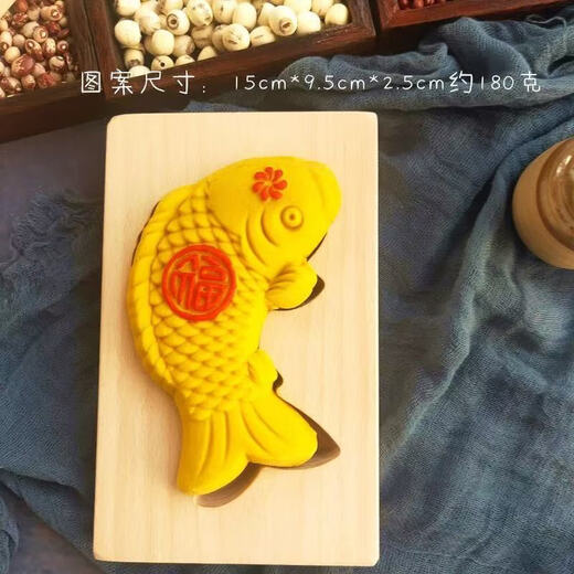 New wooden baking mold for Chinese New Year steamed steamed buns with fish-knocked noodles and fish-printed steamed buns wooden molds. Defective items - random styles - mind taking photos with caution.