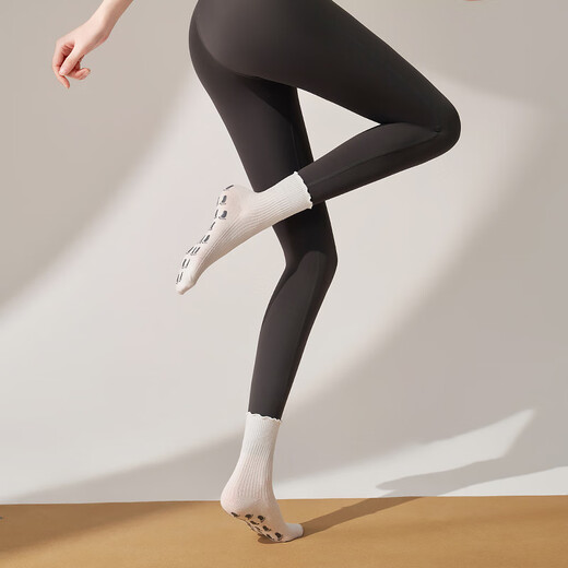 Mianciyuan (MIANCIYUAN) yoga socks for women, non-slip, adult indoor special sports socks, dance Pilates socks, cycling socks, cream white, one size fits all, 35-40, sports fitness/full palm silicone/anti-slip shock absorption/breathable