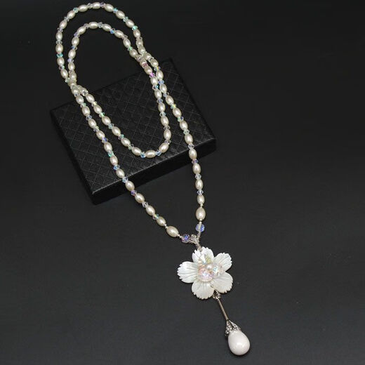 Pearl necklace long Korean version fashionable and versatile 2021 new shell flower pendant hanging chain clothes chain accessories white