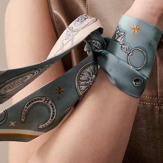 Hermes (HERMES) 25-year new style original design ribbon silk scarf fashionable and exquisite New Year gift for girlfriend H062743S 14 ice blue 86.5*5cm