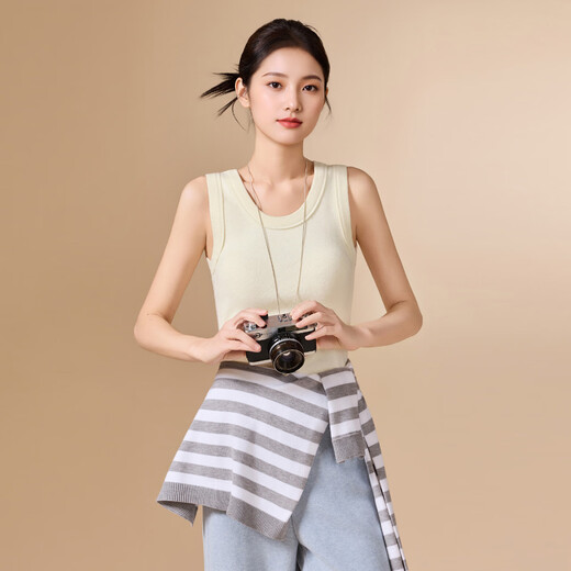 IEF/Aiyifu 2025 new autumn and winter Korean style simple solid color slim fit and versatile vest top with chest pad Apricot one size