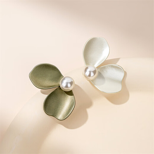 Qlady asymmetric butterfly earrings for women 2024 new high-end temperament imitation pearl earrings for women light luxury silver needle earrings