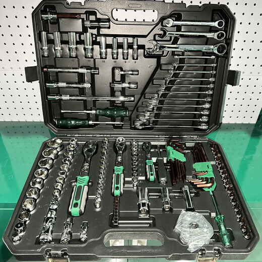 Shantou Lincun Dingguo's 128-piece 72-tooth repair shop replaces broken ones with new ones