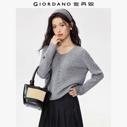 Giordano cable pattern sweater women's autumn and winter V-neck button decoration fake two-piece sweater 13355777
