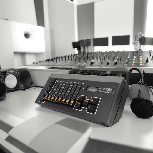 DMX512 lighting console mini simple rechargeable battery stage lighting controller stage performance dimming console