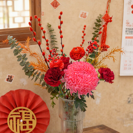 Give you a small red flower. Mix and match bouquets for New Year gifts.