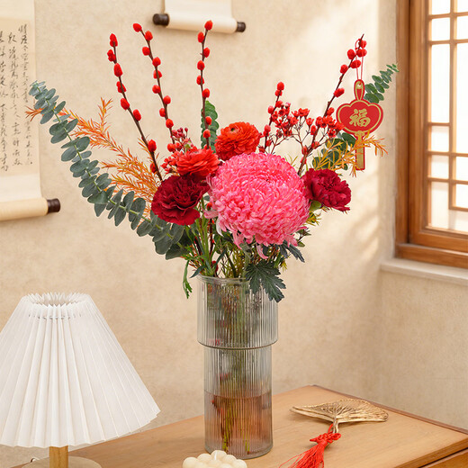 Give you a small red flower. Mix and match bouquets for New Year gifts.