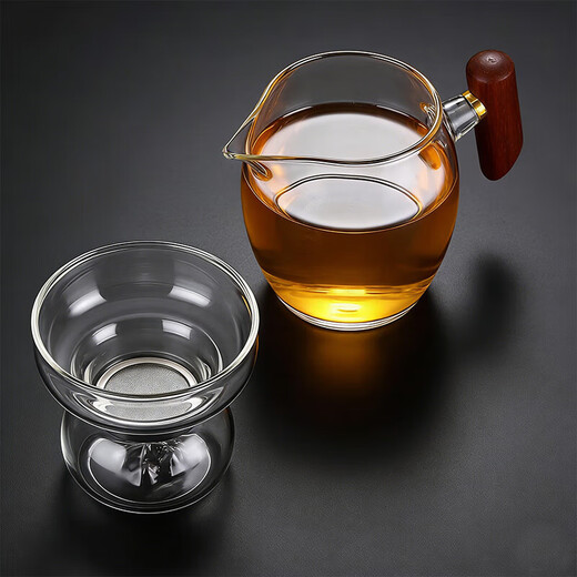 Heat-resistant glass wooden handle fair cup tea drain all-in-one set thickened male cup tea sea tea divider wooden bird fair cup wooden bird transparent male cup 400ml + transparent (mountain viewing) tea drain