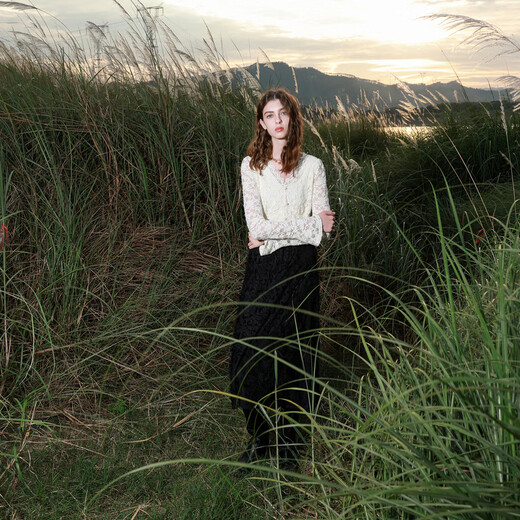 Sancai 2026 Spring New Lace Shirt V-neck Slim Slit Top Slim Women Off-White L 165/88A