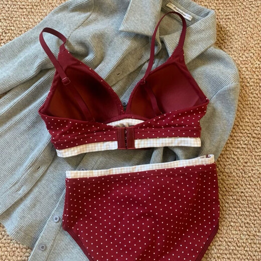 Langsha Ben Ming Nian red retro bra for women with small breasts, no rims, anti-sagging, deep V, comfortable, thin polka dot bra, burgundy polka dots 75A 34B