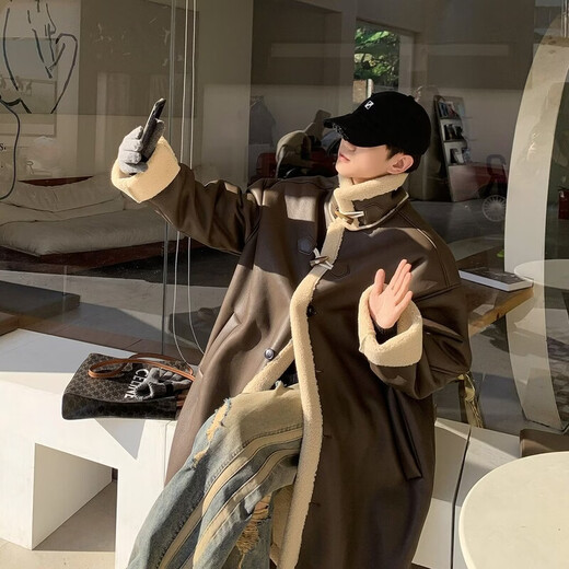 2023 new fashionable warm long men's winter fur all-in-one coat thickened versatile fur coat trend brown M