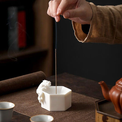 Shantou Lincun White Porcelain Pixiu Incense Holder Tea Ceremony Decoration Thread Incense Holder Pixiu Thread Incense Holder-Jinbao Gift Box