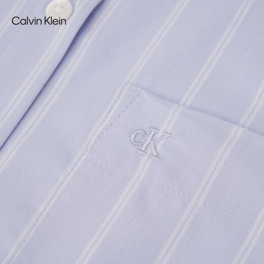 Calvin KleinJeans26 new spring and summer women's casual simple ck embroidered cotton poplin loose striped long-sleeved shirt 3T4-blue background with white stripes S