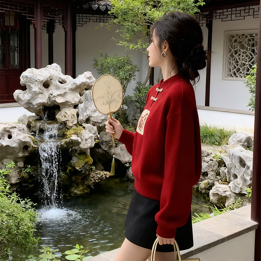 Woodpecker New Chinese Style National Style Plate Button White Horse Red Christmas Sweater for Women 2026 New Winter Zodiac Year of the Horse Clothes New Chinese Sweater for the Year of the Horse Beautiful and great-looking early autumn outfit Unique and beautiful early autumn super M