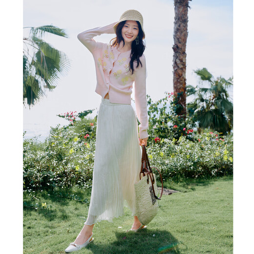 Qiushui Yiren's gentle round neck sweater 2026 spring new simple fashion three-dimensional flower top