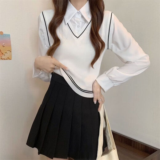 Playboy (PLAYBOY) preppy little man vest fake two-piece sweater spring new style inner bottoming sweater top for women official flagship black one-size-fits-all