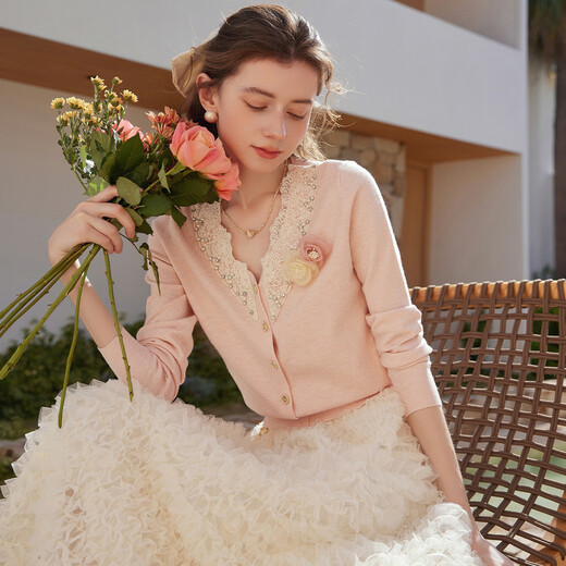 Bailuyu sweet lace V-neck cardigan 26 spring new style elegant right shoulder slightly elastic long-sleeved sweater for women pink L
