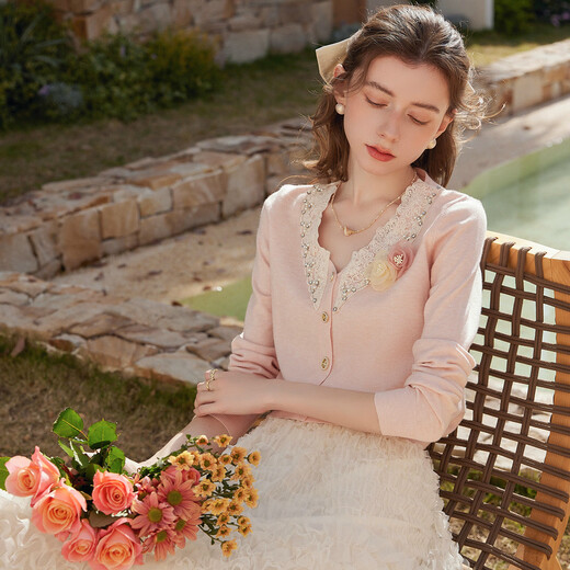 Bailuyu sweet lace V-neck cardigan 26 spring new style elegant right shoulder slightly elastic long-sleeved sweater for women pink L