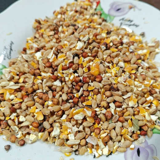 Sorghum, wheat and chopped corn mixed with chicken, corn crushed residue, corn grits, chicken and duck grain, pigeon grain, rabbit, pig, hamster, 3 Jin Jin equals 0.5 kg (sorghum + wheat + chopped corn mixed)