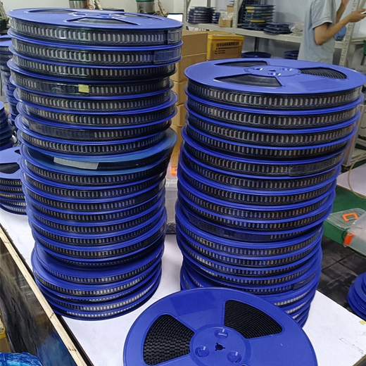 3225 патч 8M10M12M13.56M16M20M24M25M26M27.12M30M32M50M 12 МГц 3225 активный 1,8 В