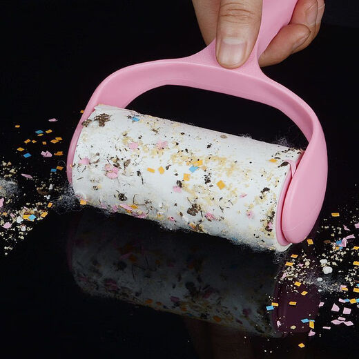 Pet roller hair stick machine can tear and wash the roll paper to remove dust on the bed, pet hair, clothes and hair suction tool. Clean + super strong adhesive force. Each roll will give you 20 tear sheets. 1 roll of paper + 1 thickened handle, 60 tear sheets.