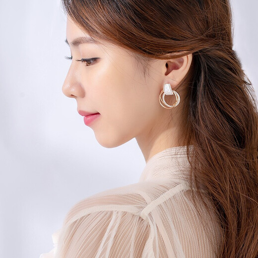 Qlady Women's Crystal Hoop Earrings Women's Trendy Fashion Korean Version Internet Celebrity Large Circle Shell Pure 925 Silver Women's Simple Silver Needle Earrings Decoration New Year's Earrings Birthday Gift Elegant White