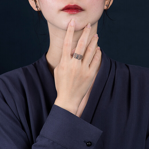 Pt.Charm platinum live ring ring PT950 lace ring women's fashion personality niche design light luxury platinum tail ring. If it is not in stock, it can be customized. Take a single 4g as an example