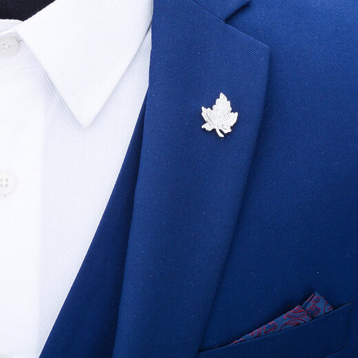 Suit pin high-end luxury men's sweater accessories collar British style metal badge Chinese style Christmas simple silver glossy fox head brooch 16x22mm