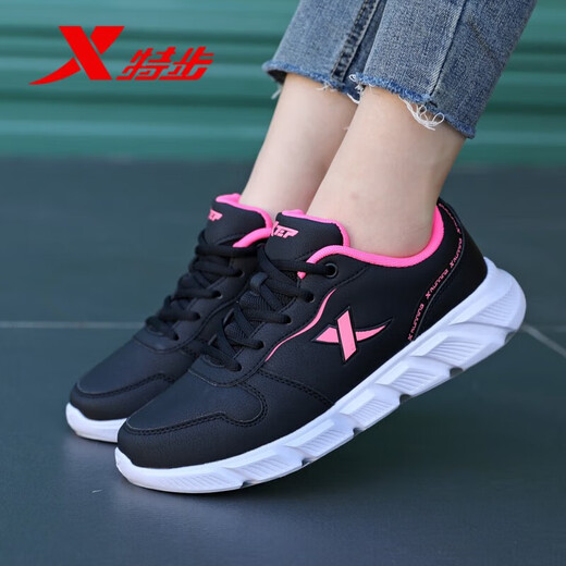 Zapatos de carrera de mujer Xtep Zapatos deportivos para mujeres 2025 Autumn Nuevo cuero impermeable zapatos casuales zapatos de viaje para mujeres rosa negra rojo-9733 37