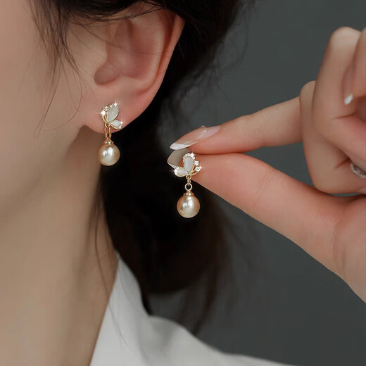DAISY DREAM Butterfly Champagne Pearl Earrings 2025 New Hot Style Cat's Eye Earrings Niche Temperament Earrings for Women Pearl Butterfly Earrings 925 Silver Needle