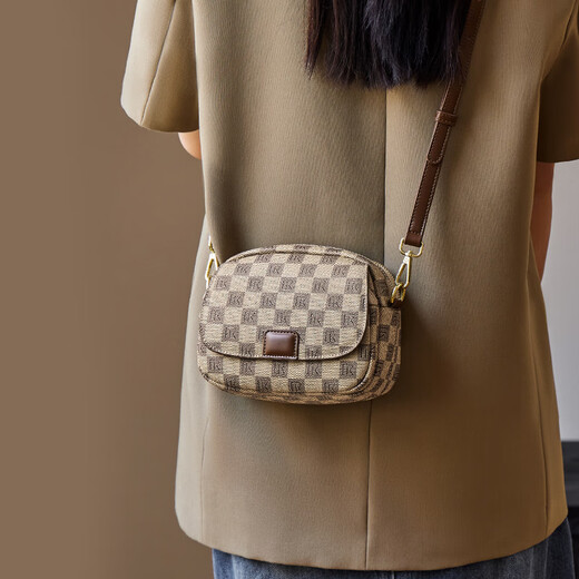 Mk Small Bag Damen 2025 Neue Mode gedruckte Frauen Crossbody Bag Leichte Luxus Textur kleiner runde Tasche vielseitige Schulter -Frauen -Tasche Khaki 18 cm lang, 9 cm dick, 15 cm hoch