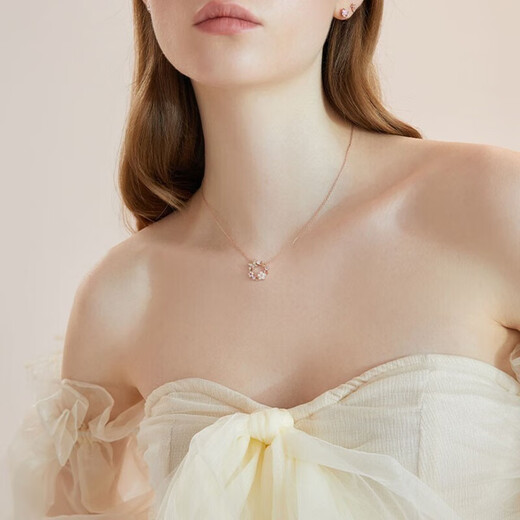 Muluofei (MULUOFEI) flower necklace girl birthday gift for women rose gold pendant for Chinese Valentine's Day gift for girlfriend wife flower flying butterfly (Seven Cang straight hair + gift box)