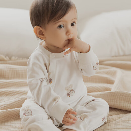 Cute bear newborn clothes, cute outing baby onesies, super cute spring and autumn men and women's pure cotton romper pajamas