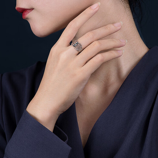 Pt.Charm platinum live ring ring PT950 lace ring women's fashion personality niche design light luxury platinum tail ring. If it is not in stock, it can be customized. Take a single 4g as an example