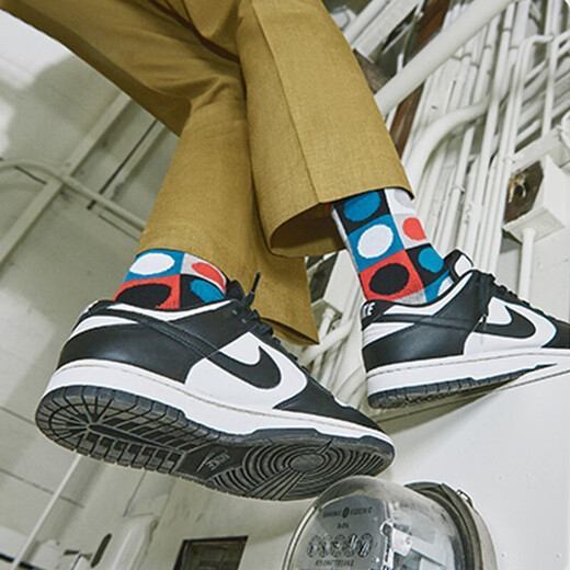 Chaussures pour hommes Nike Nike Chaussures pour femmes Dunk Low Low Top Top pour hommes et femmes Couples Sports Skateboard Casual Fashion Chaussures CW1590 (GS) / DD1391-100 Panda noir et blanc 36,5