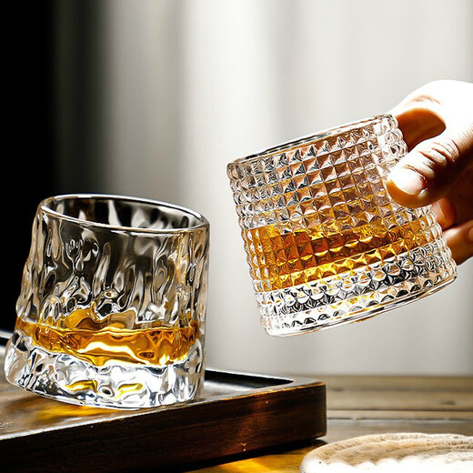 Gata whiskey glass creative rotating cup thickened glass foreign wine glass spirits rotating cup tumbler design glacier drinking glass internet celebrity beverage cup vertical pattern 1 piece with base