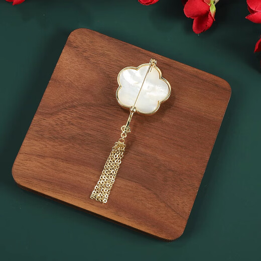 Hongzhuang Nuoxin Chinese gift Fritillaria orchid luxury brooch for women four-leaf clover fan tassel pin cheongsam placket accessories magnolia brooch XZ0431