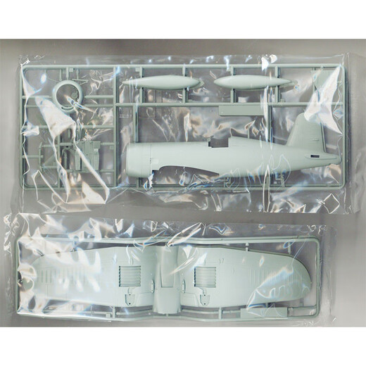 ACADEMY爱德美 1/48飞机战斗轰炸机拼装军模仿真模型摆件礼物 F4U-4 海盗战斗机 12353