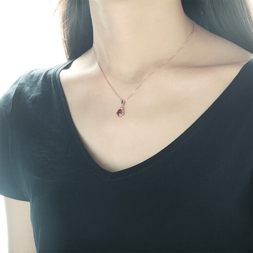Laomiao 18K gold garnet pendant, colorful pendant for women, Chinese Valentine's Day gift for girlfriend (not including necklace), total weight is about 1.05g