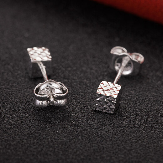 Yuan Shengfu's new PT950 premium cube platinum earrings, fashionable and versatile ear-nurturing platinum earrings, 2.17g